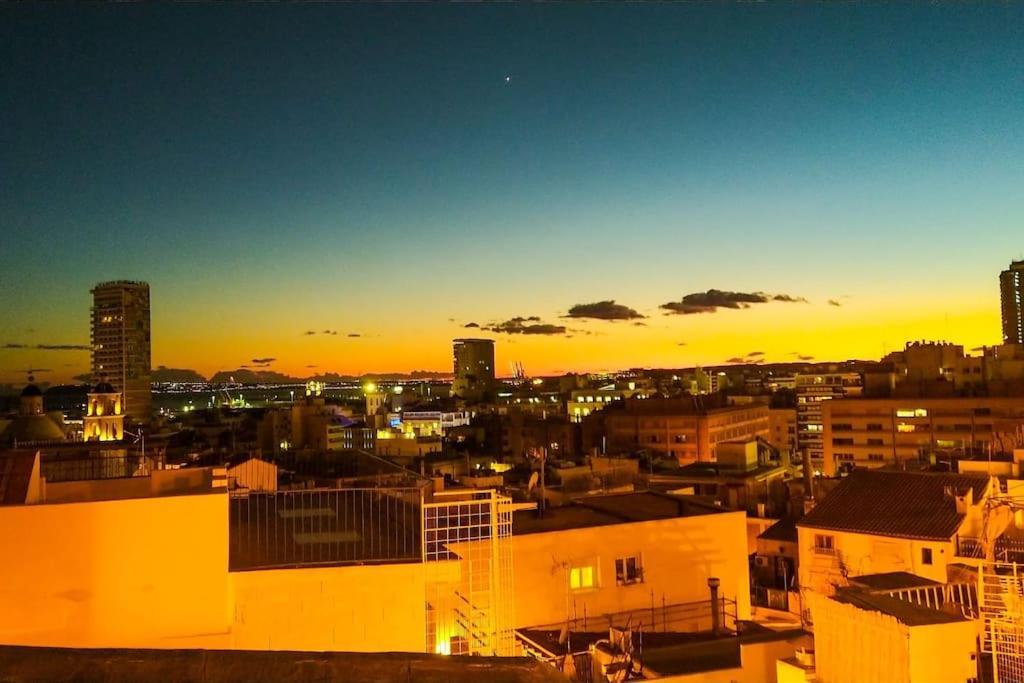 Casa Colorista En El Casco Antiguo Villa Alicante Buitenkant foto